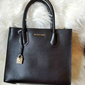 Micheal Kors Mercer Medium Leather Messenger